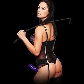 Illustratives Stockfoto einer erwachsenen dominanten Frau in schwarzen Dessous mit Strap-on, keine echte Nutzerin